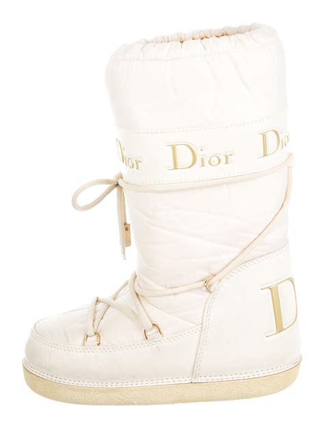 women dior moon boots|Dior moonboots.